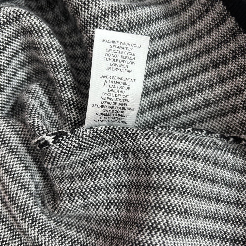 T Tahari Houndstooth Mock Turtleneck - Size M - Picture 8 of 9
